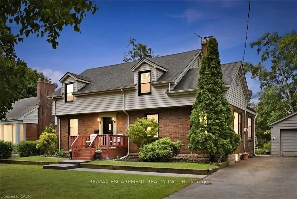 938 Cloverleaf Drive, Burlington
