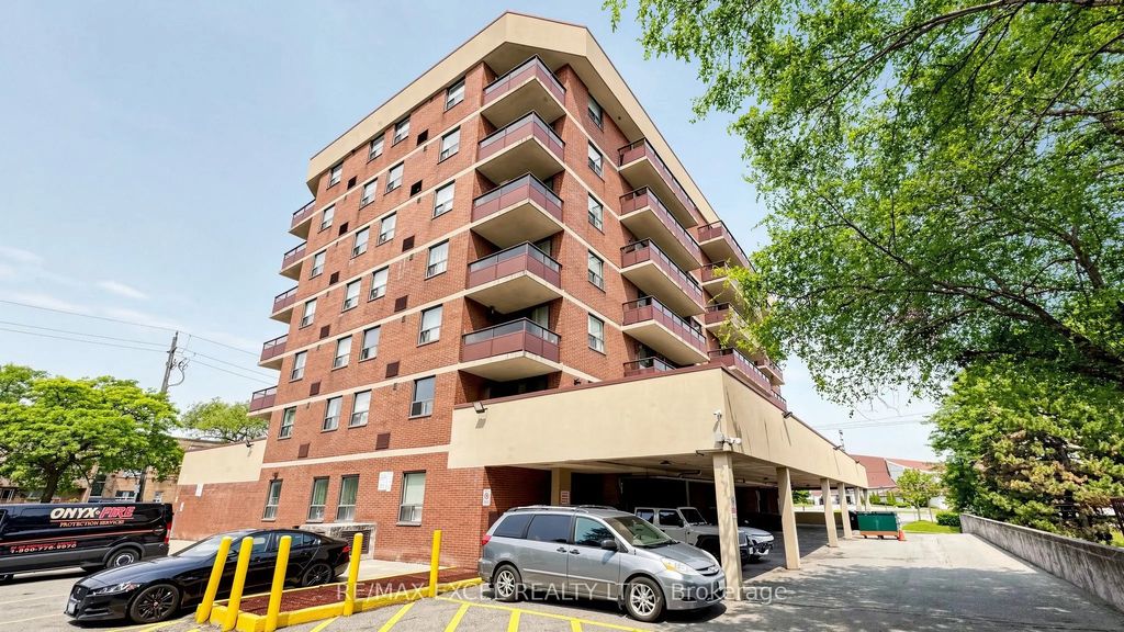 1881 Jane Street 401, Toronto W04