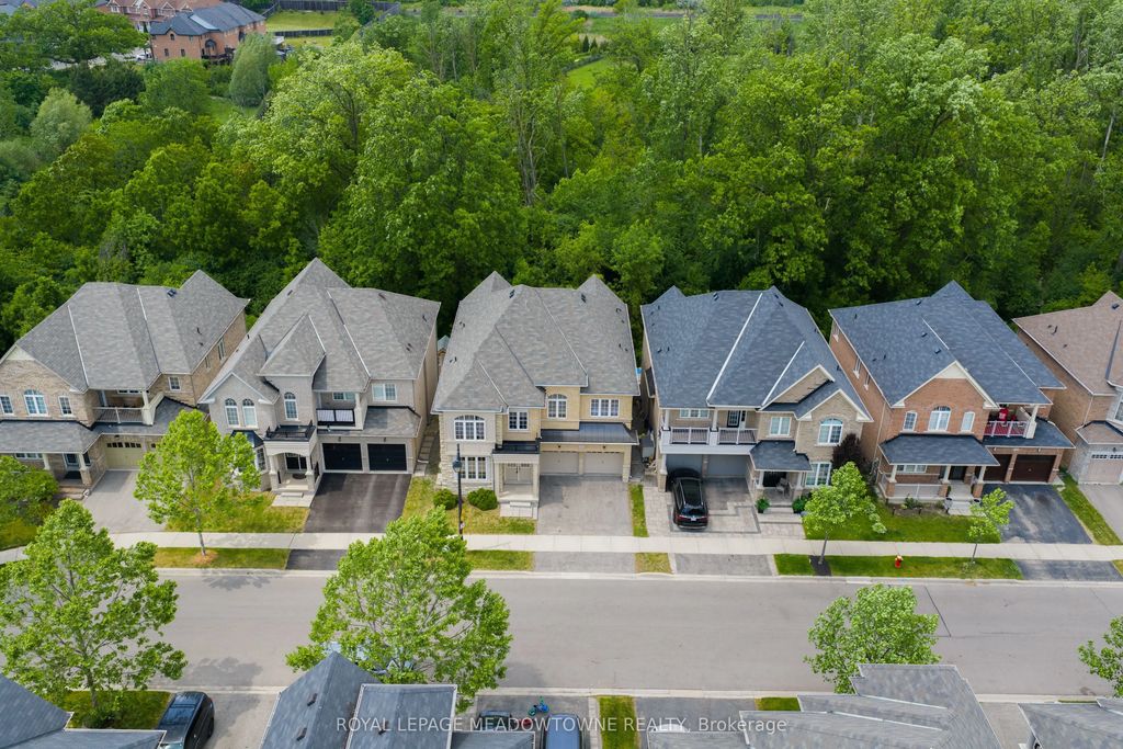 332 Mcgibbon Drive, Milton