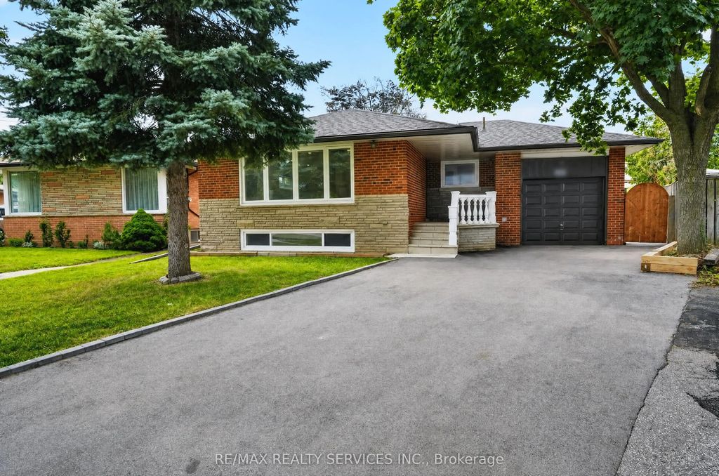 18 Spencely Court, Toronto W09