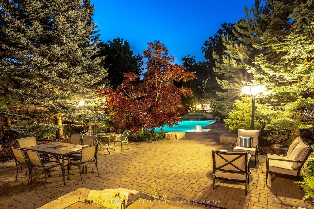 215 Burloak Drive, Oakville
