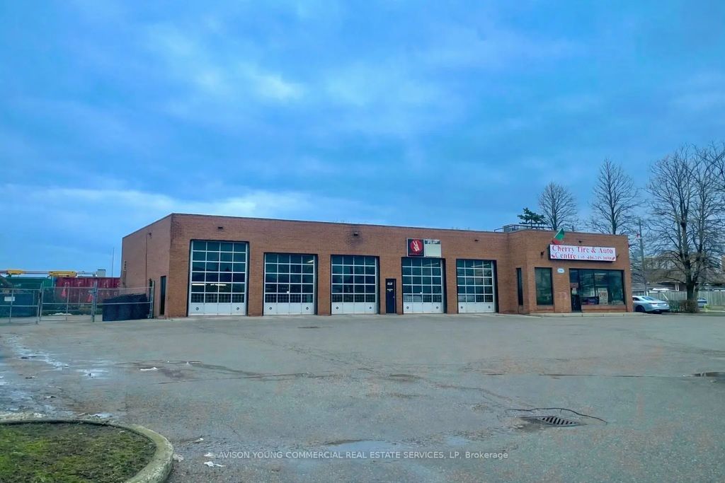 1810 Wilson Avenue, Toronto W05