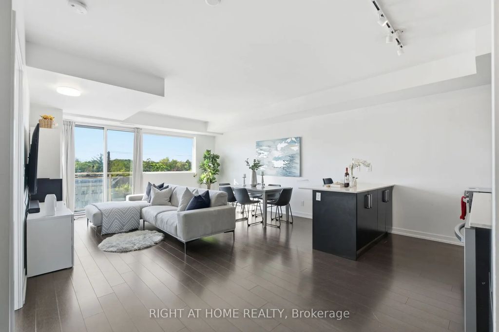 5101 Dundas Street W 411, Toronto W08