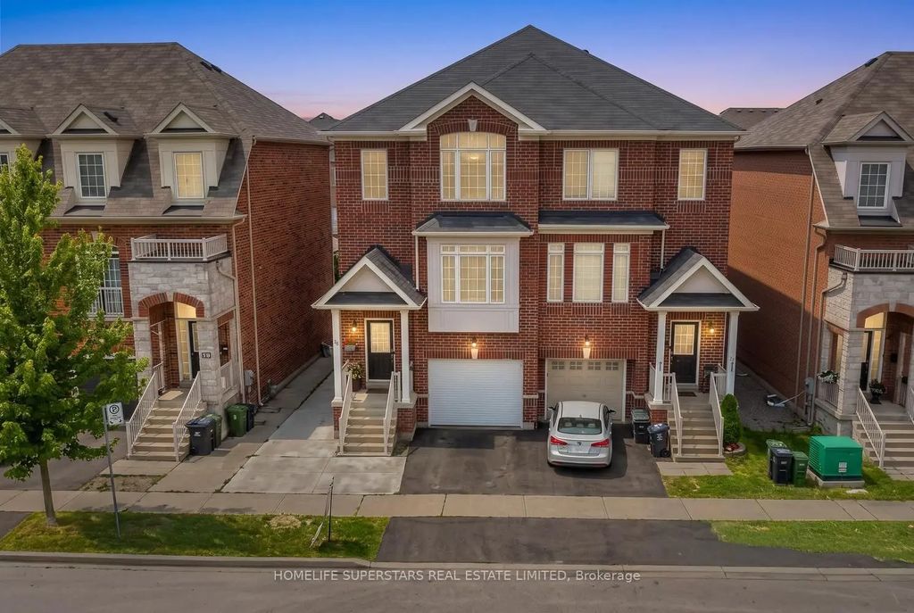 18 Mary Chapman Boulevard, Toronto W05