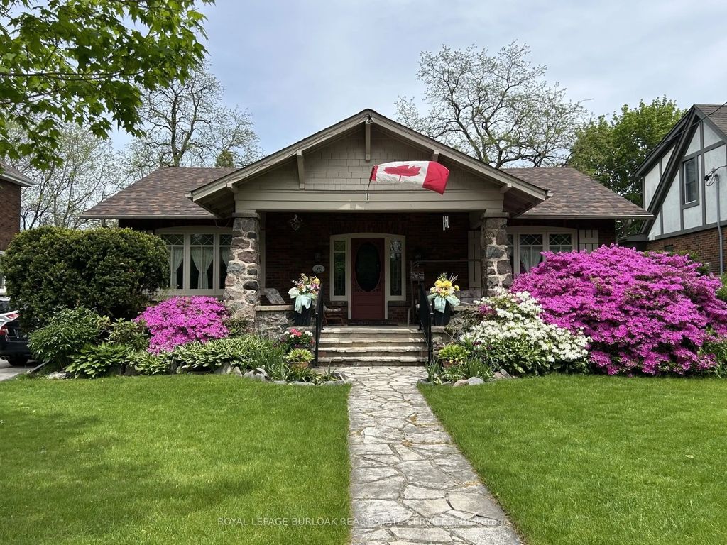 569 Locust Street, Burlington