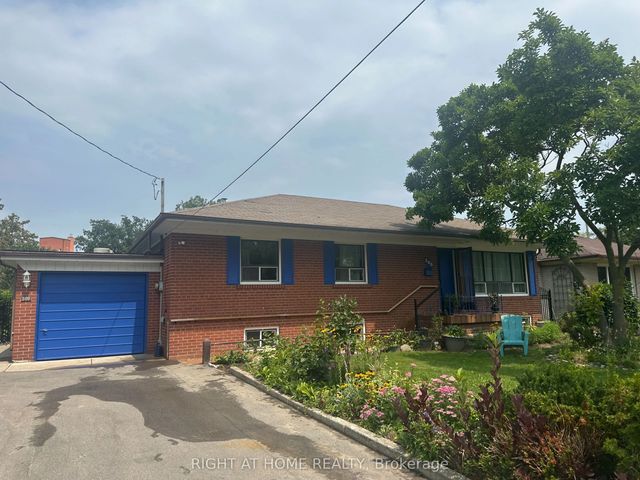 309 Queen Mary Drive, Oakville
