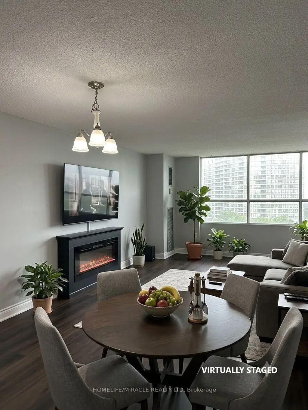 40 Panorama Court 807, Toronto W10