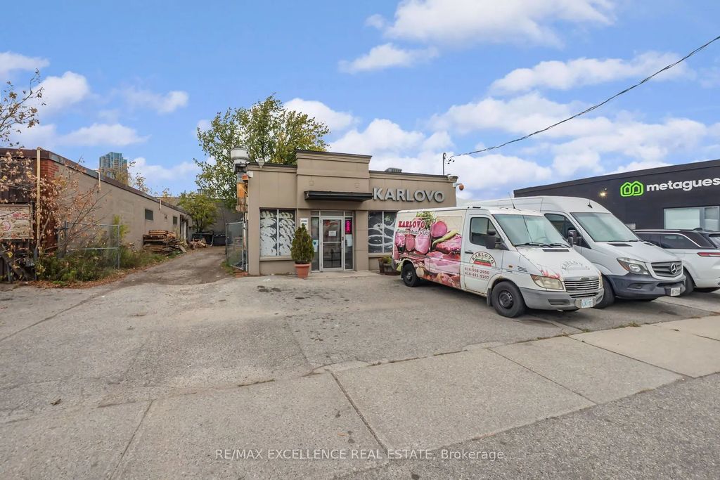 8 Six Point Road, Toronto W08