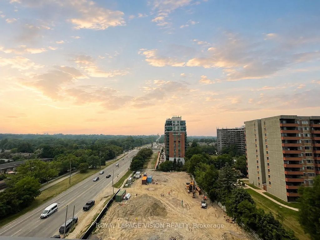 4010 Eglinton Avenue W 911, Toronto W09