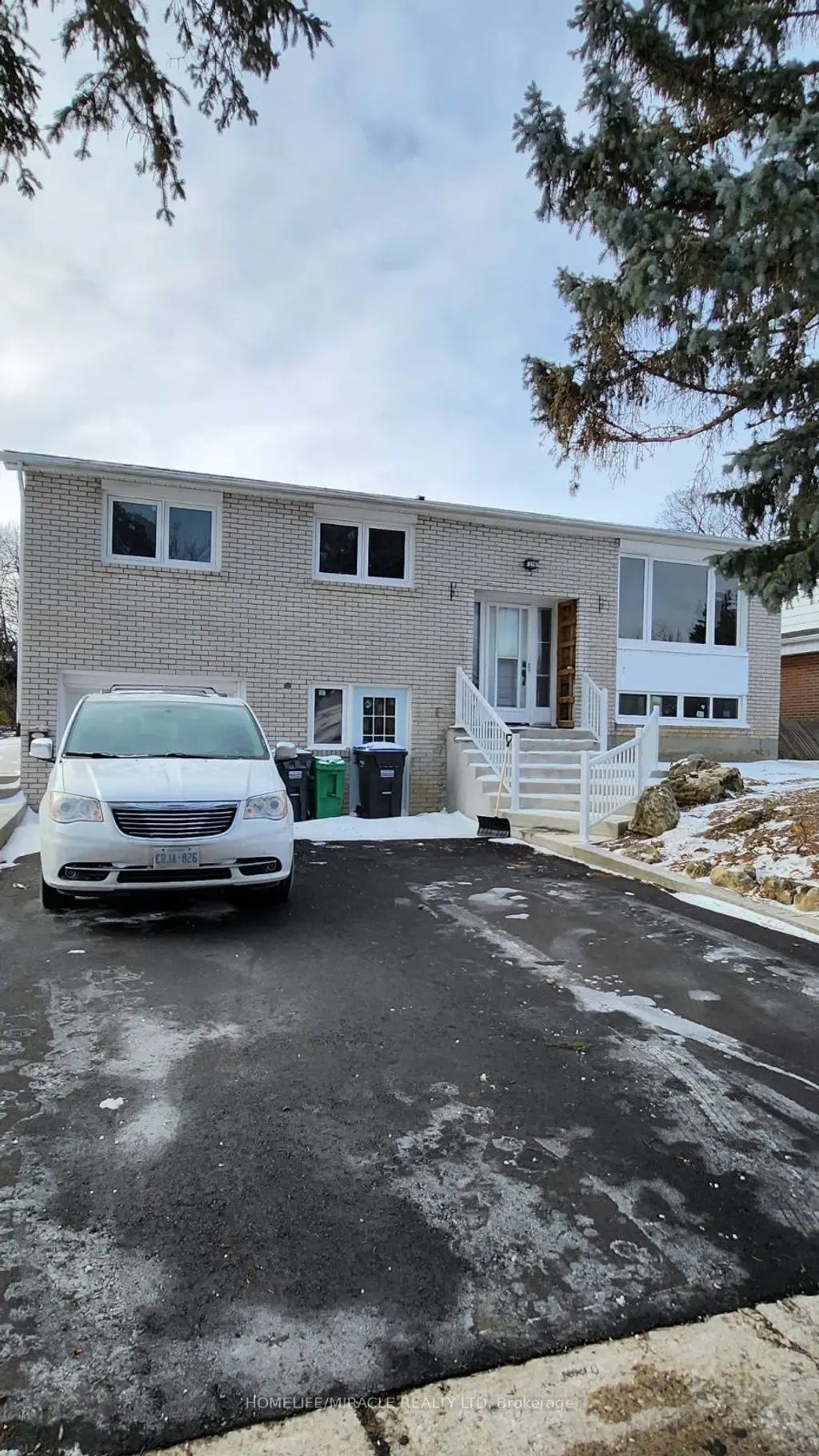219 Mcmurchy Avenue Main, Brampton