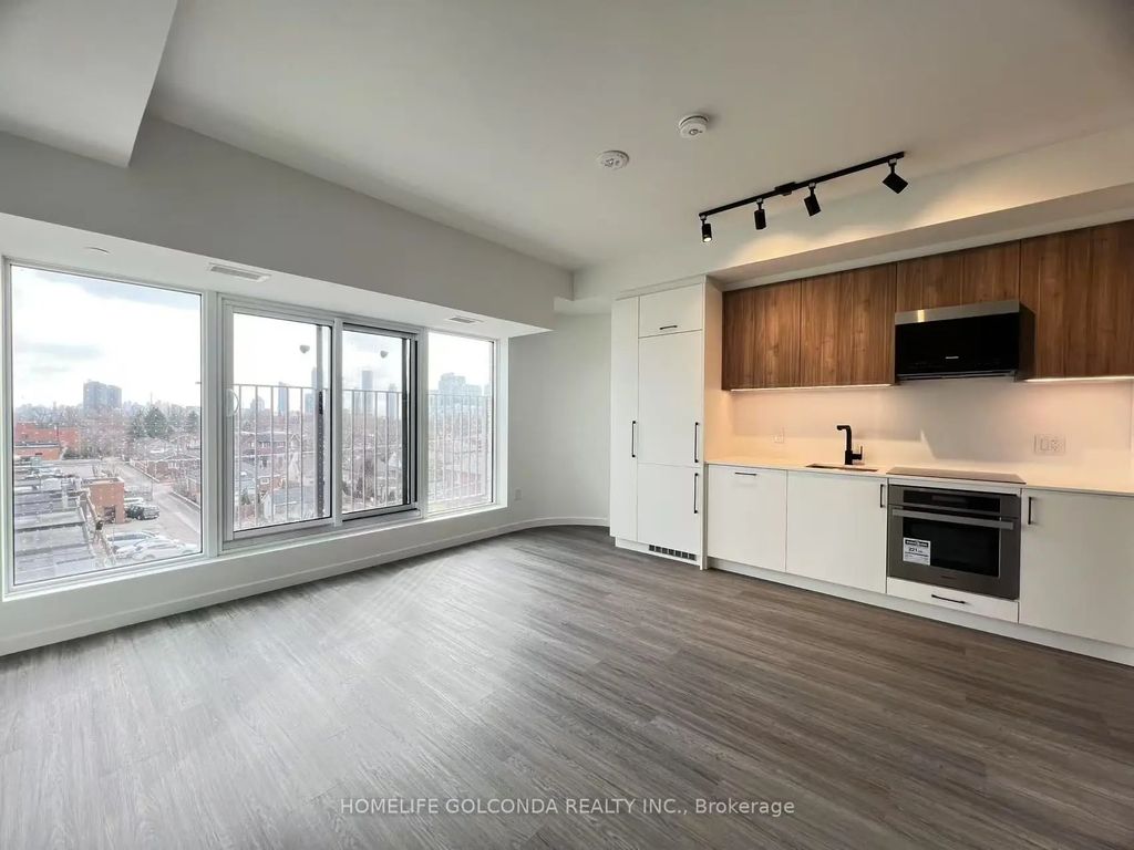 689 The Queensway N/a 423, Toronto W07