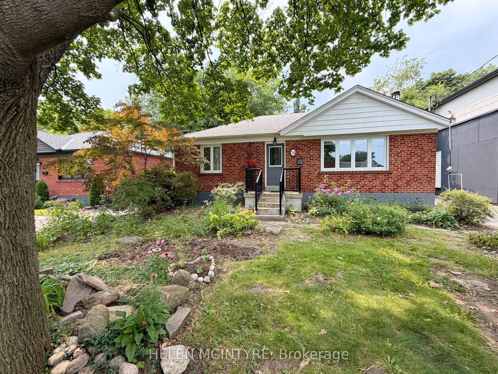 34 Dunning Crescent, Toronto W06