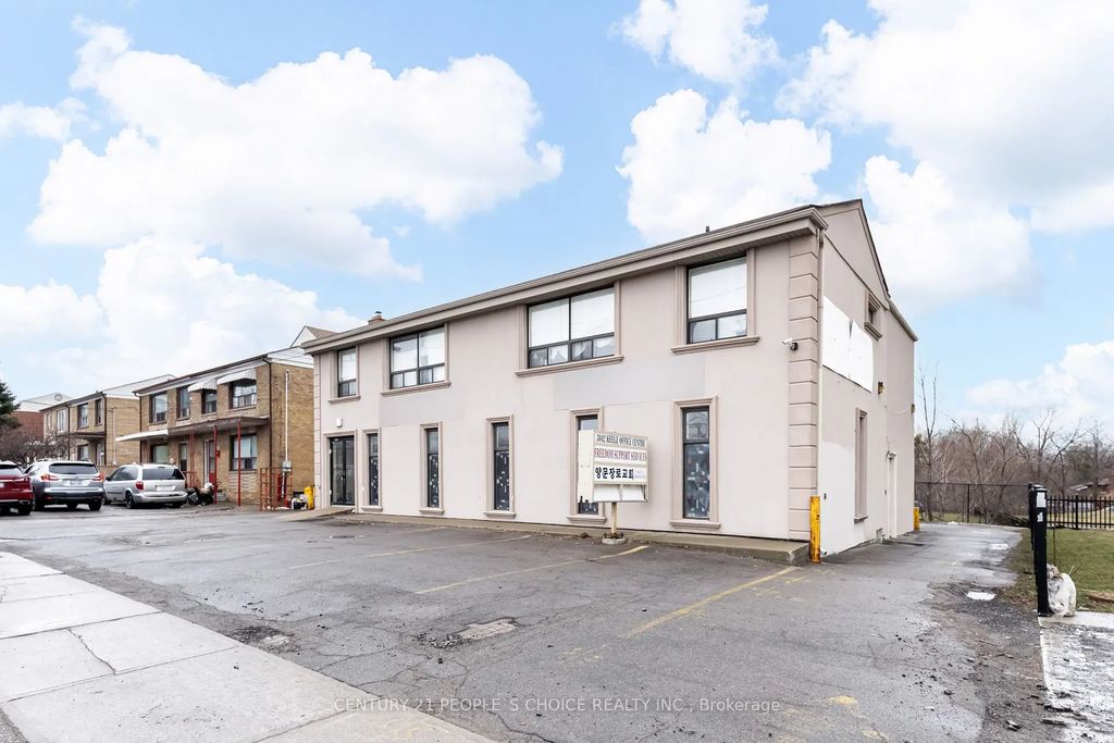 3042 Keele Street, Toronto W05