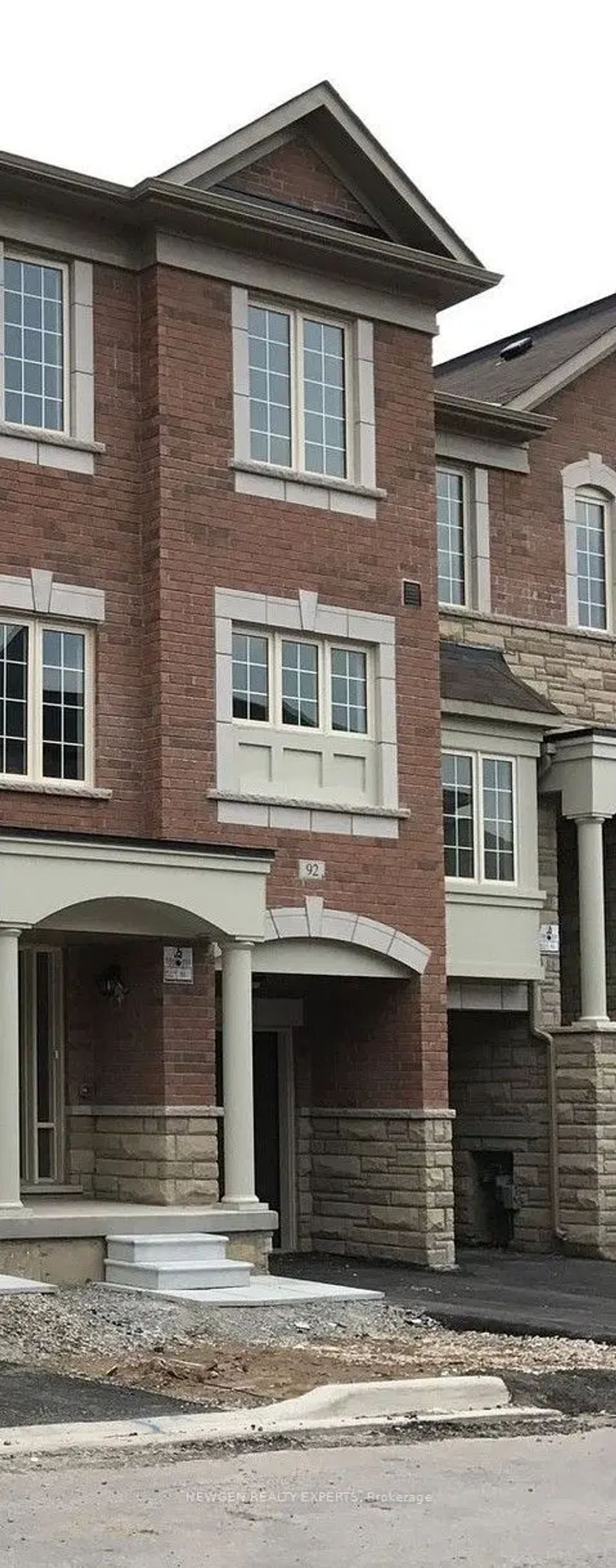 92 Aspen Hills Road 89, Brampton