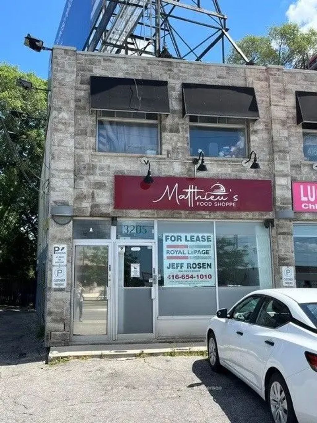 3205 Dufferin Street, Toronto W04