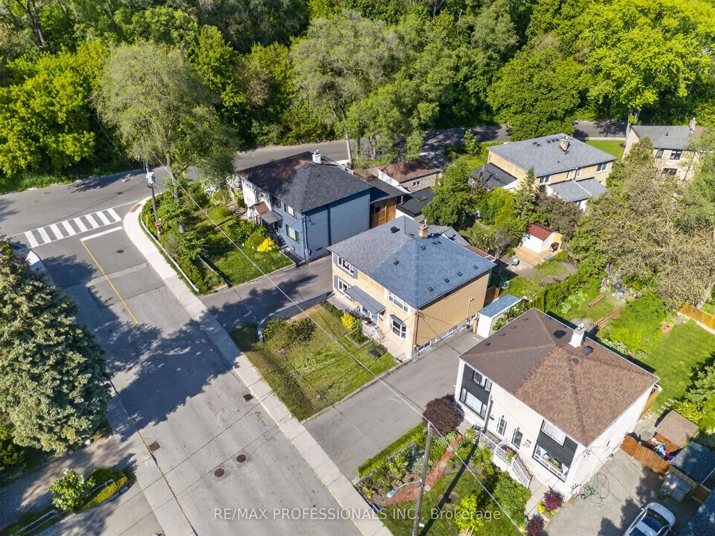 69 Skylark Road, Toronto W02