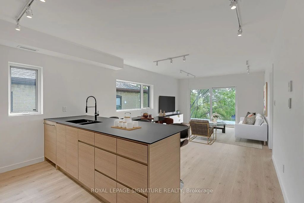 1254 Davenport Road 4, Toronto W03