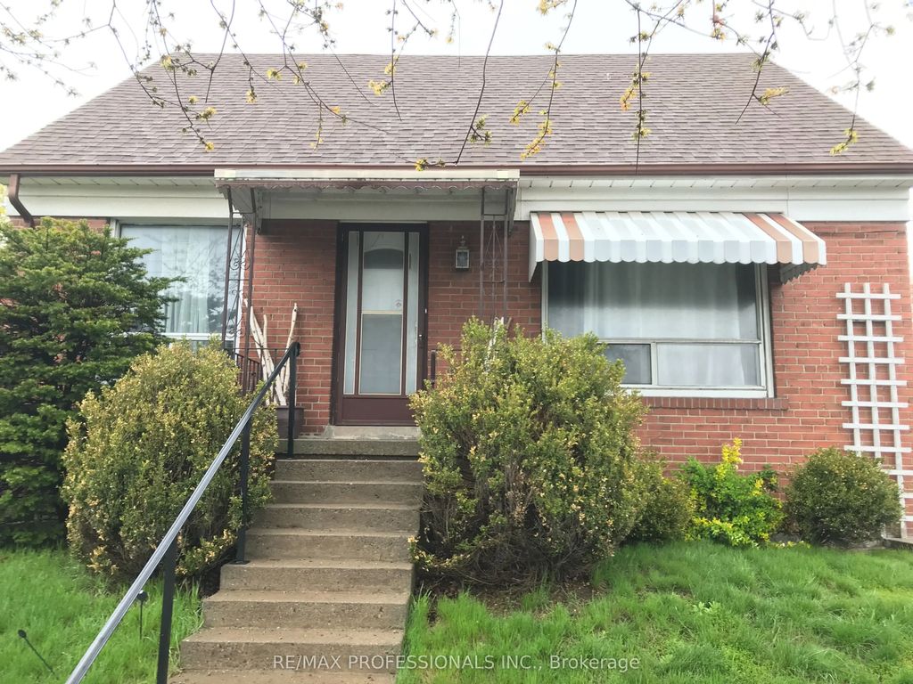 145 Yorkview Drive Main, Toronto W07