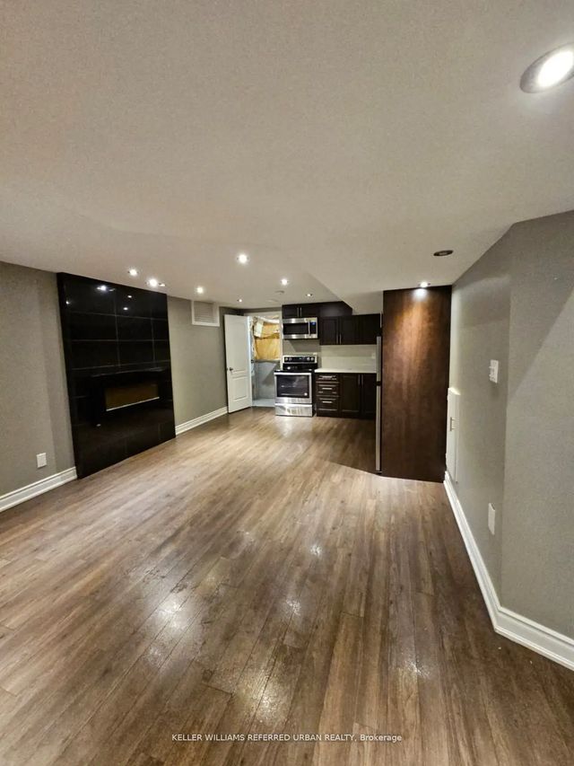 118 Earlsbridge Boulevard Basement, Brampton