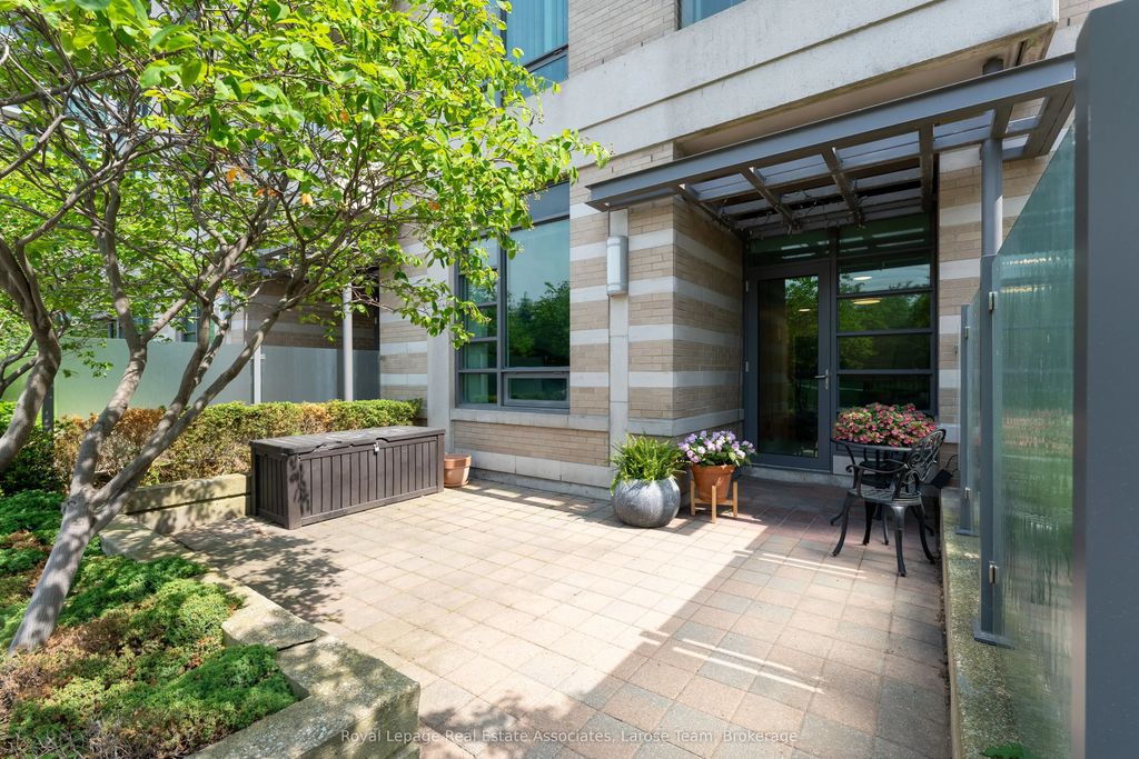 225 Sherway Gardens Road 102, Toronto W08