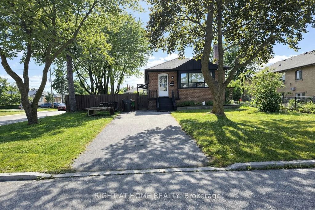 70 Bunnell Crescent, Toronto W05