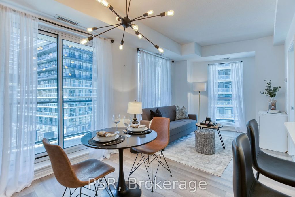 39 Annie Craig Drive 905, Toronto W06