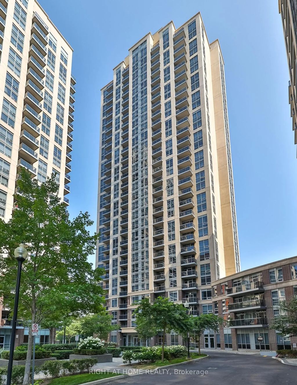 3 Michael Power Place 2402, Toronto W08