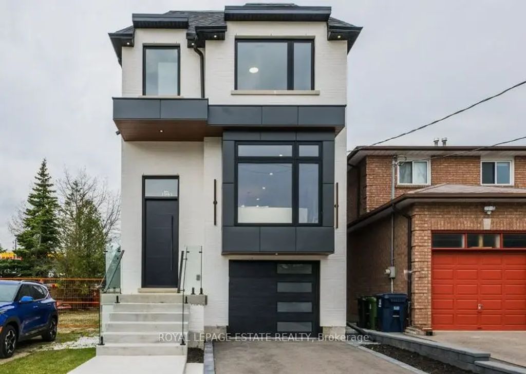 4 Lunness Road, Toronto W06