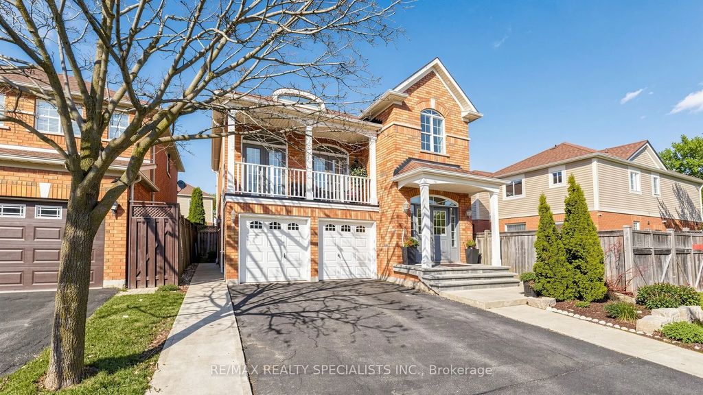 193 Queen Mary Drive, Brampton