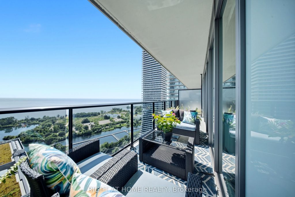 70 Annie Craig Drive 2605, Toronto W06