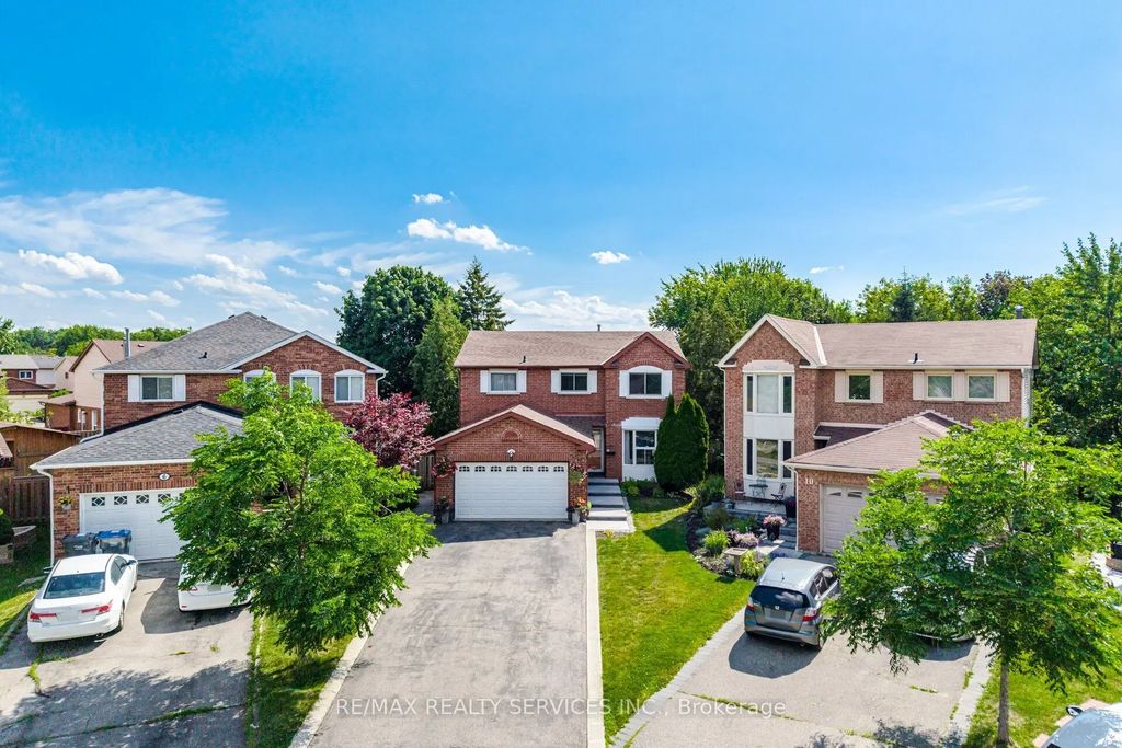 8 Paramount Place, Brampton