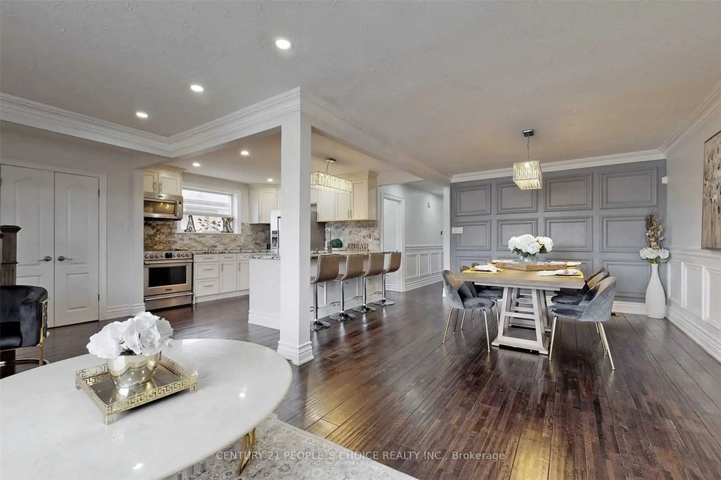 107 Spenvalley Drive Main, Toronto W05