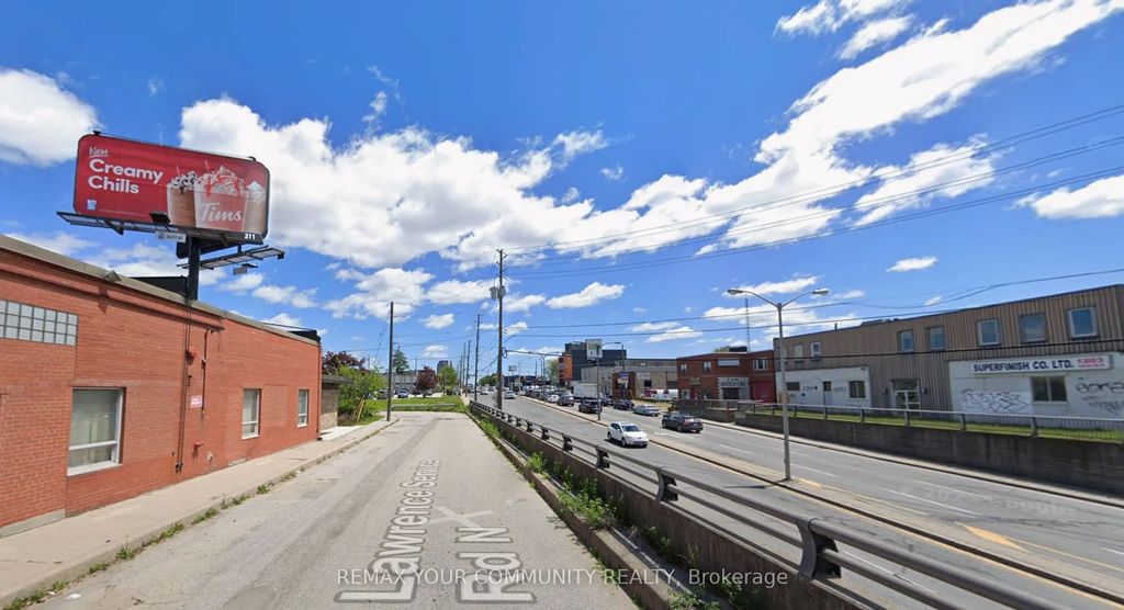 1214 Lawrence Avenue W 200, Toronto W04