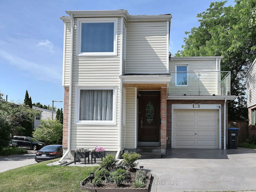 1221 Kos Boulevard, Mississauga