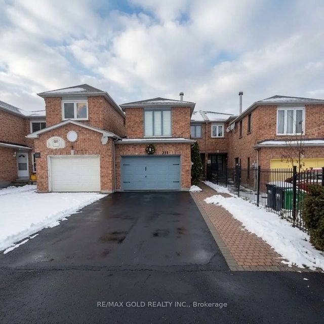 711 Ashprior Avenue, Mississauga