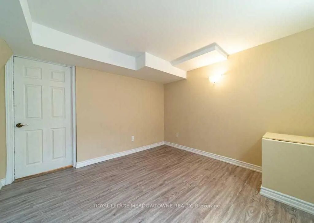 1036 Yates Drive, Milton