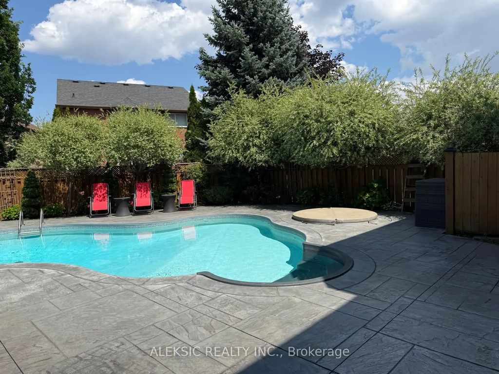 33 Hillpath Crescent, Brampton