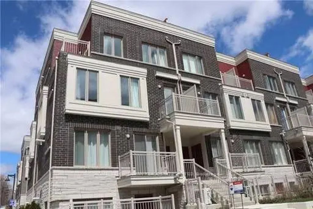 120 Long Branch Avenue 32, Toronto W06