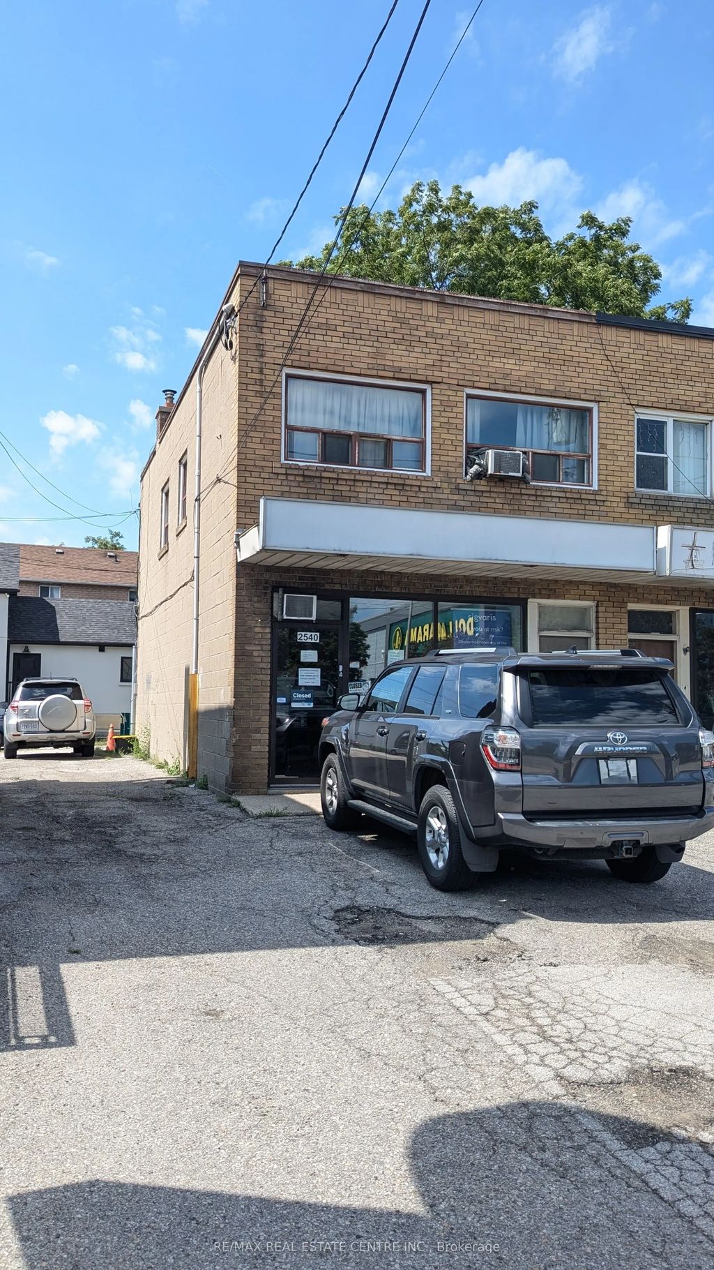 2540 Weston Road, Toronto W04