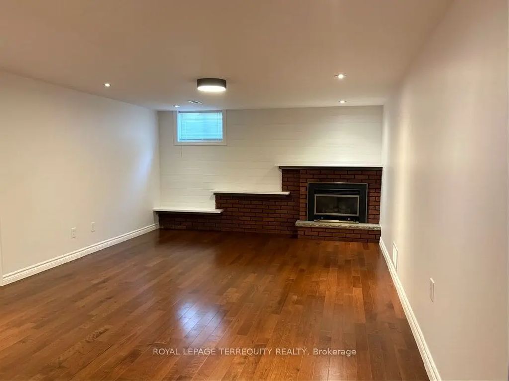 896 Fourth Street Lower, Mississauga