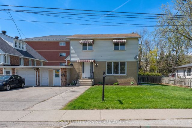 82 Maple Avenue, Halton Hills