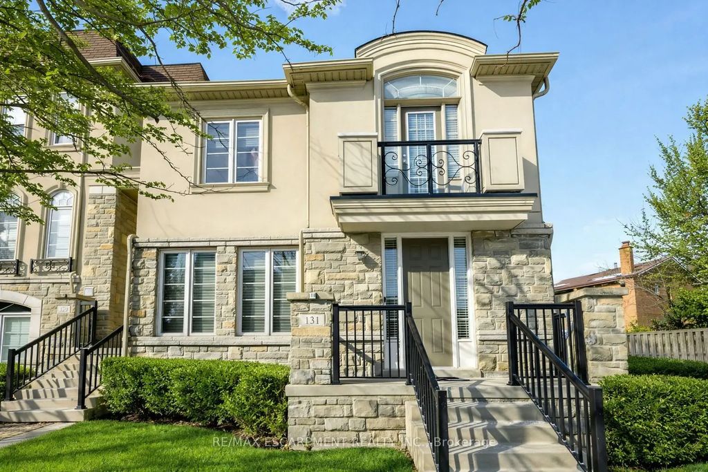 131 Robert Speck Parkway, Mississauga