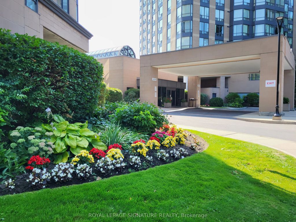1 Hickory Tree Road 1207, Toronto W04