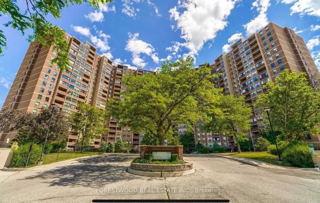 716 The West Mall Street W 905, Toronto W08