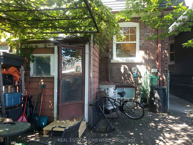 687 Dupont Street A (1st Flr), Toronto W02