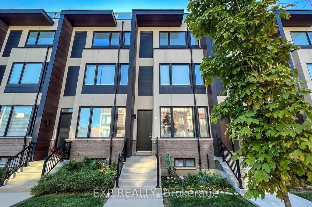 16 Caroline Carpenter Grove, Toronto W05