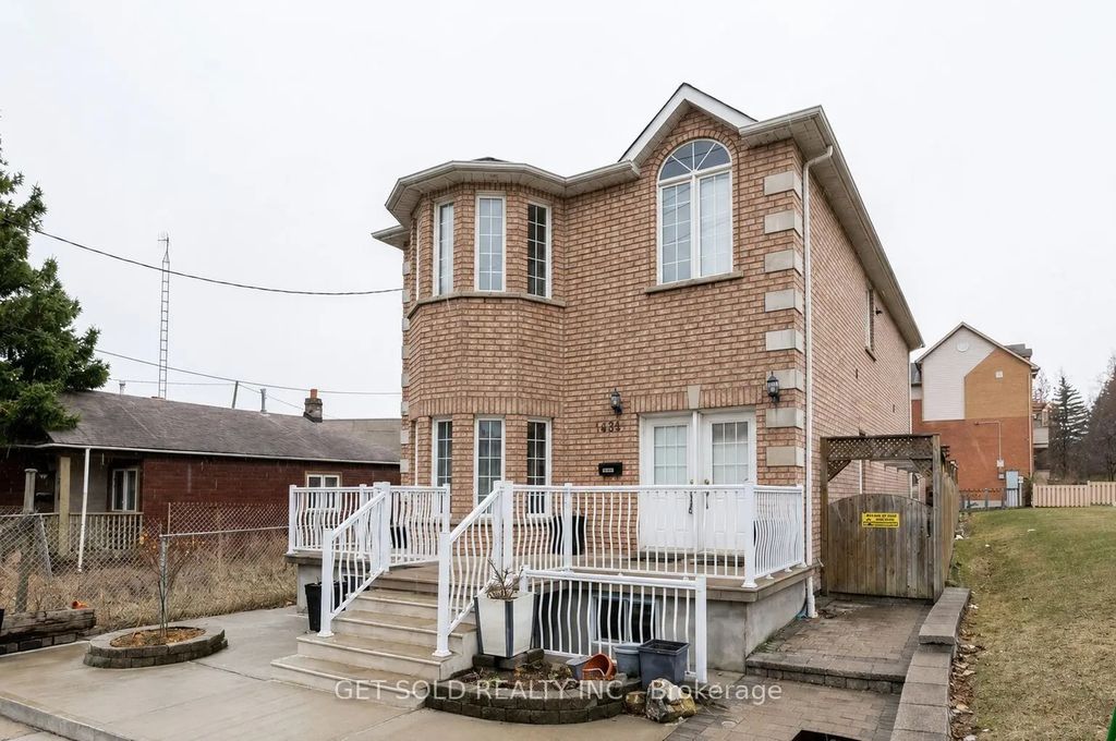 1496 Keele Street, Toronto W03