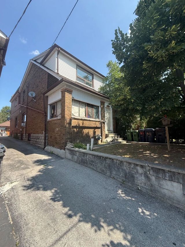 64 Ashburnham Road, Toronto W03