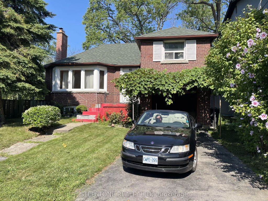 40 Glenvalley Drive S, Toronto W04