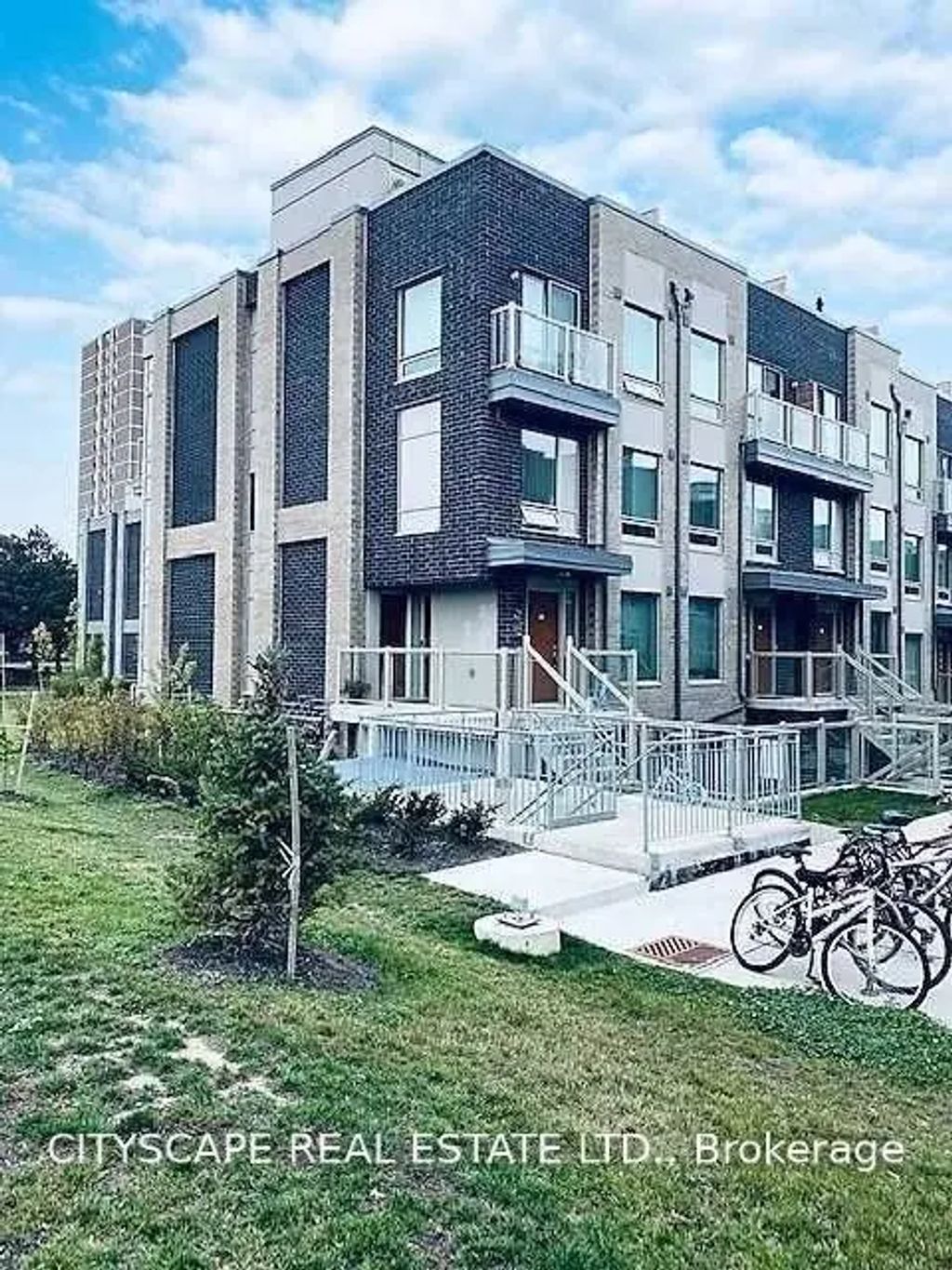 7 Applewood Lane 213, Toronto W08